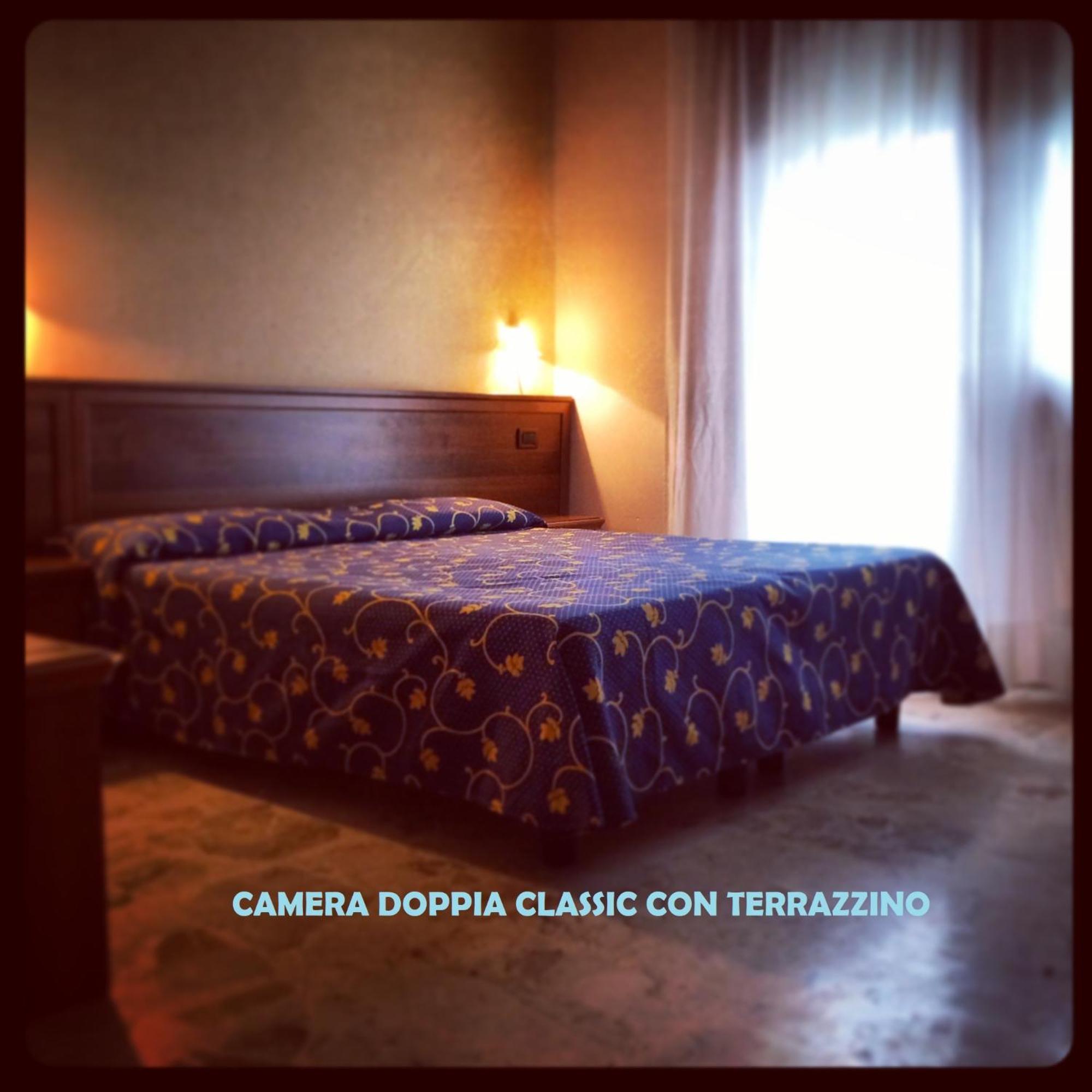 Hotel Miramare Chioggia Sottomarina Con Piscina Екстериор снимка